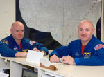 Scott Kelly se svým bratrem Markem