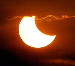 Částečné zatmění Slunce. Zdroj: National Geographic. 