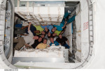 Posádky pózují v novém modulu. Autor: NASA
