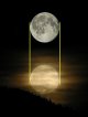 Porovnání úplňkového Měsíce na obzoru a vysoko nad ním. Autor: David Haworth