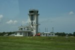 Kennedyho kosmické středisko - řídící věž přistávací dráhy raketoplánů. Kennedyho kosmické středisko - řídící věž přistávací dráhy raketoplánů.