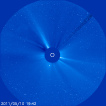 Kometa SOHO pod terčíkem v 19:42 UT (21:42 SELČ). Zdroj: SOHO. Kometa SOHO pod terčíkem v 19:42 UT (21:42 SELČ). Zdroj: SOHO.