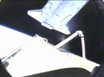 Pohled na odlétající raketoplán z kamery na nádrži ET. Autor: TV NASA