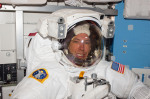 Drew Feustel před výstupem. Autor: NASA