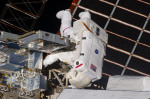 Drew Feustel při výstupu. Autor: NASA