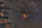Česká astrofotografie měsíce za červen 2011 zobrazuje okolí rudého velebobra Antares. Rho Ophiuchi je hvězda zahalená v modravé mlhovině vlevo nahoře od Antara. Autor: Vlastimil Musil/ČAM