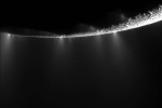 Gejzíry vodní páry nad Enceladem. Autor: NASA