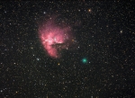Kometa C/2009 F6 (Yi–SWAN) a mlhovina NGC281. Autor: Michael Jäger
