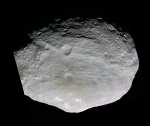Rovník planetky Vesta. Ze snímků NASA vytvořil Daniel Macháček.