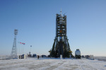 Raketa v zajetí dvou obslužných věží. Autor: Energia.ru