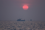 Západ Slunce ze zádi lodě při cestě do Pattaye. Autor: Martin Popek