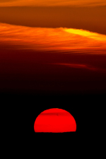 Západ Slunce se skvrnou AR1429 u horního okraje. Autor: Petr Horálek
