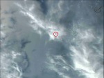 Dragon při podletu stanice viděný jejími vnějšími kamerami. Autor: TV NASA