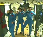 Tři čínští astronauté na palubě stanice Tiangong 1. Autor: spaceflightnow.com