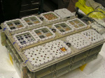 Kontejnery s experimentem Expose-E, které byly umístěny na vnějším povrchu stanice ISS