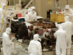 Instalace laboratoře SAM do roveru Curiosity, NASA/JPL-Caltech