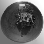MSL Curiosity on Mars. Uměle vložený stěžeň do autoportrétu vozidla. Snímky NASA/JPL