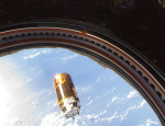 Loď HTV-3 za oknem ISS 27. 7. 2012. Autor: NASA