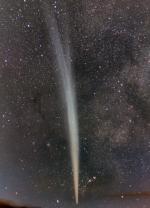 Jeden z nádherných vánočních snímků komety C/2011 W3 (Lovejoy). Autor: Scott Alder