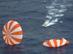 Dragon po přistání v oceánu z první mise k ISS 31. 5. 2012 Autor: SpaceX