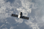 Dragon při příletu ke stanici 10. října 2012 Autor: NASA