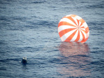 Dragon po přistání v Pacifiku 28. října 2012 Autor: NASA