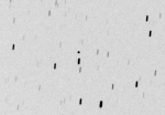 Toutatis z FRAMu, 25.11.2012. Jde 10 snímků, každý s expozicí 30sec složených na pohybující se planetku (hvězdy se proto jeví jako čárky). Autor: Martin Mašek, Jakub Černý, Jan Ebr, Michael Prouza, Martin Jelínek, Petr Kubánek