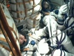 Roman Romaněnko a Chris Hadfield: první okamžiky na oběžné dráze. Autor: TV NASA