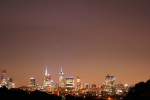 Kometa PanSTARRS nad Melbourne 3. března 2013. Autor: Jenni Gadd.