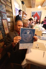 Pavel Suchan ukazuje podepsané memorandum Autor: Martin Mašek