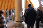 Prohlídka dalekohledu Masarykovy univerzity o průměru zrcadla 60 cm, používaného převážně na fotometrii proměnných hvězd. Autor: Rostislav Štork