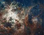 Poloha nejhmotnější dvojhvězdy v mlhovině 30 Doradus Autor: NASA/ESA