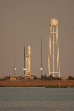 Antares na startovací rampě na ostrově Wallops Autor: Spaceflightnow.com