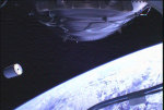 Záběr vynesené makety lodi Cygnus z druhého stupně rakety Antares 21. dubna 2013 Autor: Orbital Sciences Corp.