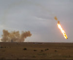 Hořící trosky Protonu těsně před dopadem na Bajkonur Autor: RussianSpaceWeb.com