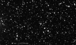  Proměnná hvězda CzeV500 v maximu své jasnosti. Její poloha na samém okraji zorného pole svědčí o tom,  že nebyla cílem pozorování. Autor: Martin Mašek.