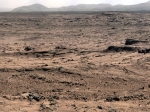 Fotka okolní krajiny z roveru Curiosity z podzimu 2012 Autor: NASA