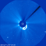 Kometa ISON a erupce na Slunci. Autor: NASA.