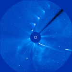 C/2012 S1 (ISON) prolétla kolem Slunce. Složeno ze snímků sondy SOHO. Autor: SOHO/LASCO C3, ESA/NASA