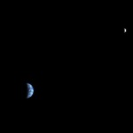 Země a Měsíc kamerou sondy MRO u Marsu na podzim 2007 Autor: Spaceflightnow.com