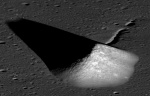 Centrální vrcholek kráteru Antoniadi na Měsíci Autor: Lunar Reconaissance Orbiter, NASA