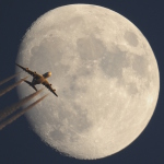 Měsíc s letadlem Autor: Rostislav Kalousek