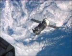 Progress při finálním přiblížení ke stanici Autor: TV NASA Progress při finálním přiblížení ke stanici Autor: TV NASA