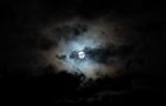 Měsíc za mraky z Hnojníku na Frydecko-Místecku Autor: Petr Nevěřil