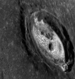 Kráter Kertesz na Merkuru ze sondy MESSENGER, šikmý pohled Autor: NASA/JHU APL/Carnegie Institution of Washington