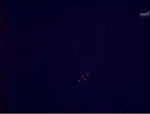 Poziční osvětlení lodi v orbitální noci Autor: TV NASA