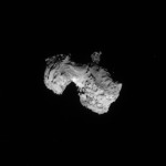 Fotografie cílové komety, pořízená kamerou na Rosettě v neděli 3. srpna 2014. Dobře je zde patrné dvojité jádro objektu. Autor: ESA
