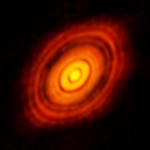 Protoplanetární disk HL Tauri z observatoře ALMA v Chile Autor: ALMA (ESO/NAOJ/NRAO)