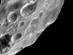 14.06.2004 - Neobvyklé vrstvy na Saturnově měsíci Phoebe