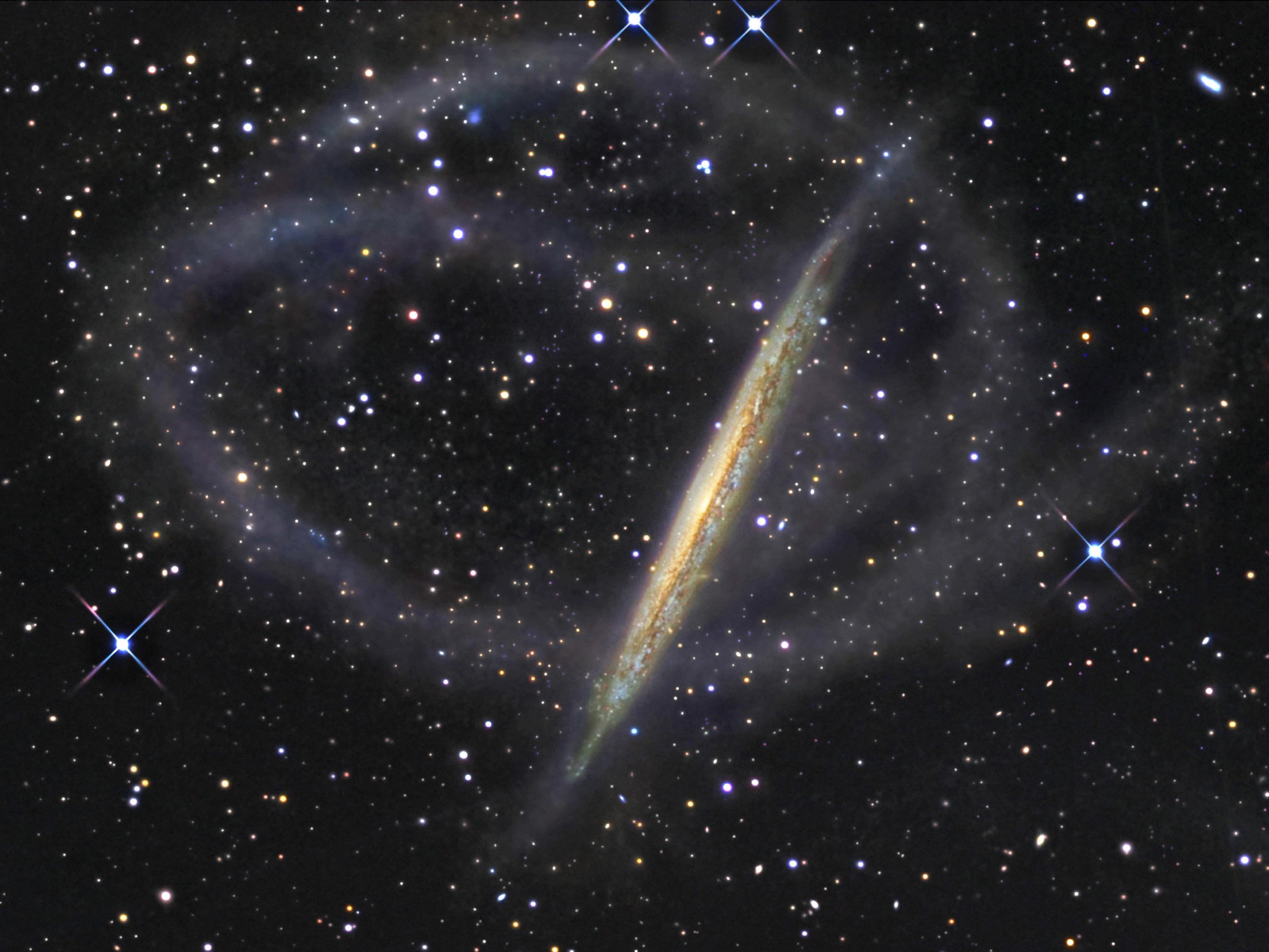 Ngc. Галактика NGC 5866. NGC 5907. Карликовая Галактика в Стрельце. Карликовая Галактика в драконе.